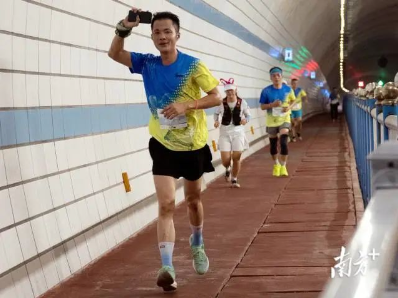 仲夏荧光夜跑活动为盛夏的南澳增加了缤纷“夜”态。 图片
